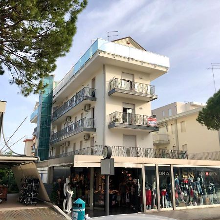 Appartamenti Cristina Carraro Immobiliare - Family Apartments Lido di Jesolo Luaran gambar